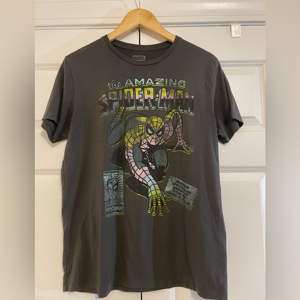 The Amazing Spider-Man Comic Book Graphic Tee Size M -